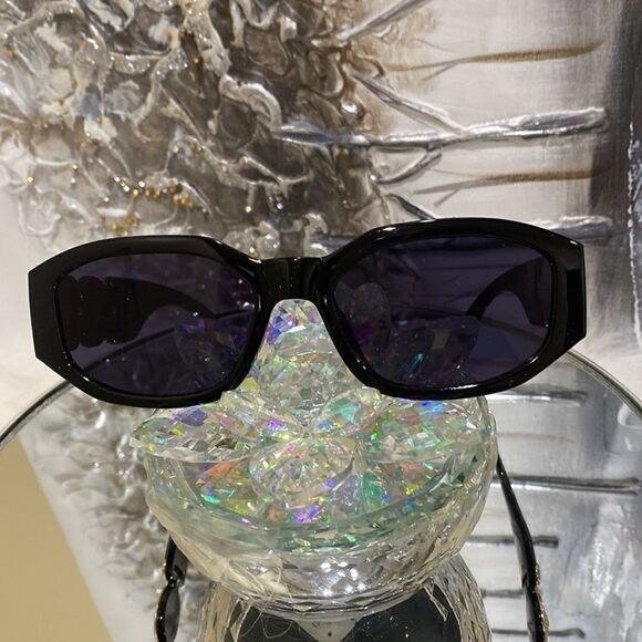 OVAL Sunglasses - Picture 5 of 5